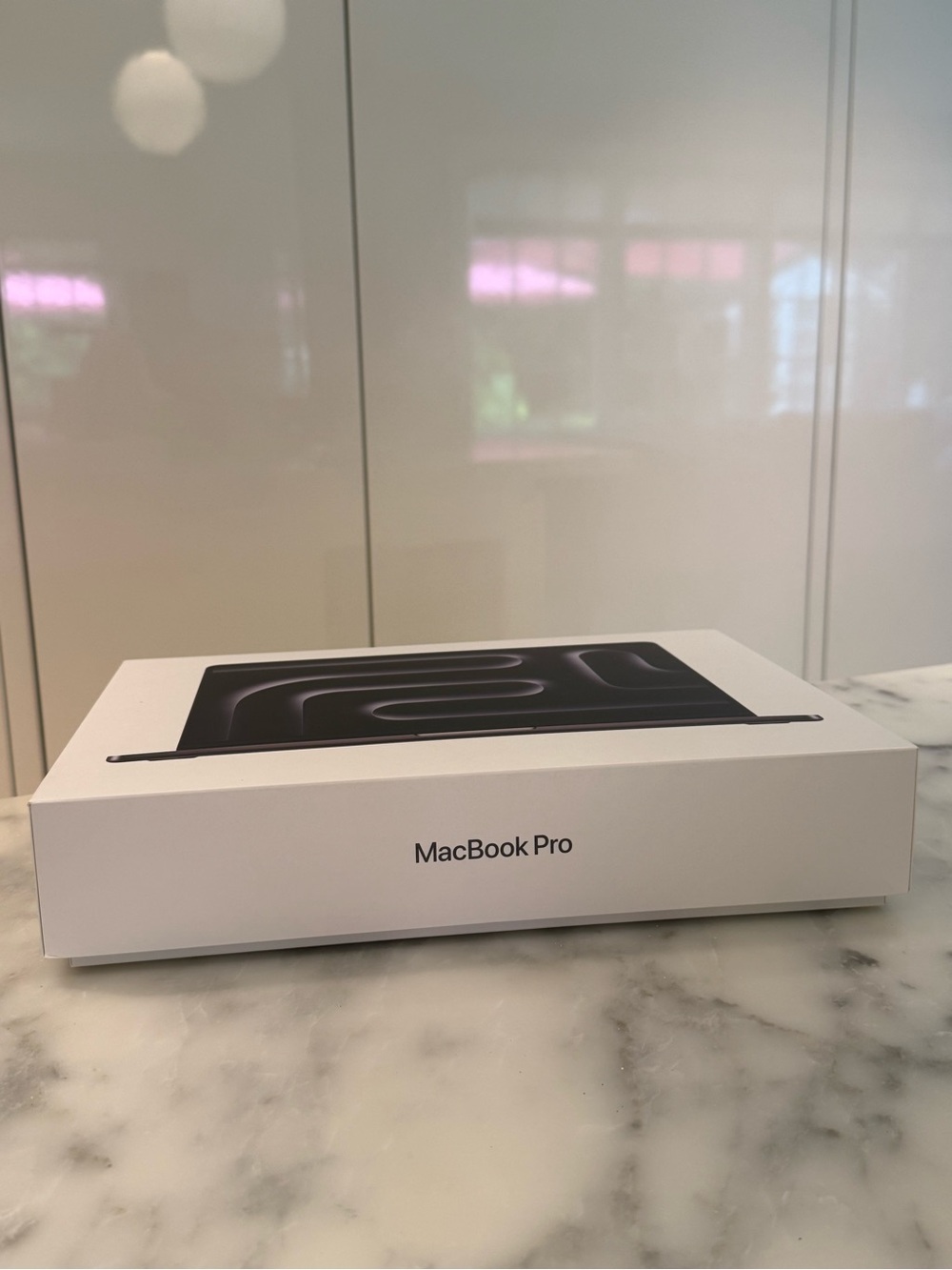 MacBook Pro Box 14 inch - Picture 3 of 5